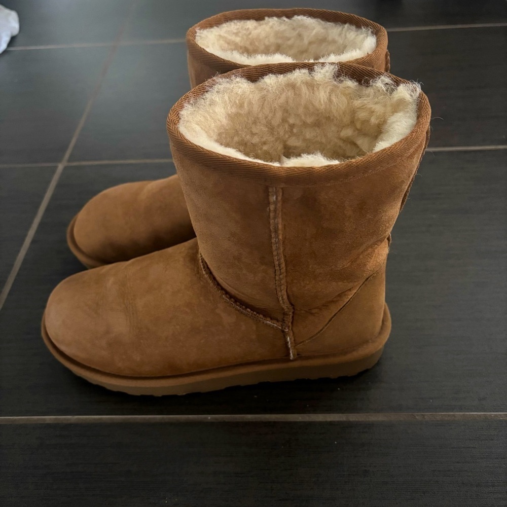 Kirkland Signature Shearling Boots - Picture 4 of 6